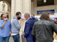 #ProtestaLigure di nuovo in piazza De Ferrari tra tavolini e ombrelli, tra loro anche il sottosegretario al ministero della Salute Andrea Costa (VIDEO)