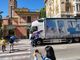 A poche ore dall'incidente mortale, i tir passano in via Cornigliano nonostante il divieto (video)