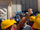 Lavoratori ex-Ilva davanti alla Prefettura: tensione con le forze dell'ordine (VIDEO)