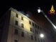 Incendio devasta un palazzo in via Piacenza, sessanta persone evacuate (Foto e video)