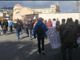 &quot;No green pass&quot;, il corteo dei manifestanti s'è fermato in piazza Massena (FOTO e VIDEO)