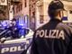 Morde la mano di un poliziotto: arrestato un 21enne
