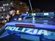 Tenta di rapinare una coppia e aggredisce i poliziotti, arrestato un 43enne