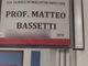 Insulti a Bassetti sulla targa davanti al suo ufficio al San Martino, indagano le forze dell'ordine