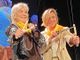 Caterina Caselli e Anna Foglietta premiate con la Fionda 2024: ora sono due splendide Fieue di caruggi di Albenga (FOTO e VIDEO)