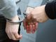 Lo fermano per non aver rispettato lo stop e gli trovano indosso 400 grammi di cocaina: arrestato un italiano