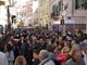 Sanremo, marea umana in via Matteotti: Saldi di Gioia, flashmob ed entusiasmo. Cresce l’attesa per la finale (Foto e video)