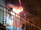 Sanremo, incendio in una palazzina popolare: uomo ubriaco appicca il fuoco, evacuati i residenti e molti intossicati (Foto e Video)