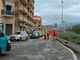 Caos sull’Argine destro, il Comune corre ai ripari: nuova ordinanza per regolare viabilità e parcheggi