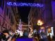 70° Festival: Amadeus accende il testo di “Nel blu dipinto di blu”, l'omaggio a Domenico Modugno illumina la strada verso l'Ariston (Foto e Video)