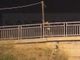 Taggia: cavo della corrente abusivo a 'penzoloni' sulla strada della stazione, rimosso stanotte dai Vigili del Fuoco (Foto)