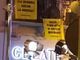 Sanremo: attacco di Greenpeace al Festival, 10 attivisti si sdraiano davanti all'Ariston, tutti fermati