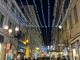 70° Festival di Sanremo: nella notte l’installazione della luminaria con il testo di “Nel blu dipinto di blu” in via Matteotti. Giovedì sera l'accensione