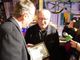 #Sanremo2020: Il Sindaco Alberto Biancheri premia Vincenzo Mollica sul leggendario terrazzino dell'Ariston (Foto)