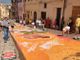 A Imperia si lavora all’Infiorata di via Carducci: svelata una “piccola parte” dell’immenso lavoro (foto)