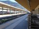 Precipita con il parapendio sui binari, chiusa la linea ferroviaria per la Francia