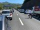 Autostrade: sei chilometri di coda in A12 per un mezzo in avaria e nell'attesa c'è chi prende il monopattino (FOTO)