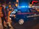 Cairo, prende a sprangate un’auto con donna e bimbi all’interno, picchia la compagna e oppone resistenza nel tilt: arrestato