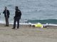 Cadavere sulla spiaggia di Savona, identificato l'uomo: è un 50enne senza fissa dimora