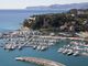 Scoppia un tombino durante il rifornimento di uno yacht: paura nel porto di Varazze