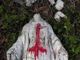 Madonna decapitata e sfregiata con una croce rovesciata: ritrovamento shock a Loano (FOTO)