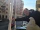 Savona, pali vicini alle finestre delle abitazioni in Corso Vittorio Veneto. Un residente: &quot;Non capisco come sia possibile&quot; (FOTO)