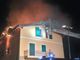 Orco Feglino, in fiamme il tetto di una casa: due famiglie evacuate (FOTO)