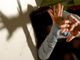 Coronavirus, diminuiscono le richieste di aiuto delle donne vittime di violenza. &quot;Anche i giovani vanno aiutati, assistono alle violenze e ora non possono scappare come fanno di solito&quot;