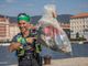 Alba è la prima città al mondo a istituzionalizzare il &quot;plogging&quot;, lo sport che fa bene all'ambiente