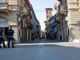 Furbetti del dehors nella capitale delle Langhe? Commerciante albese a giudizio per l’invettiva social su &quot;Sei di Alba se…&quot;