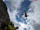 Cordata di alpinisti precipita durante l'ascesa allo spigolo Vernet in Valle Gesso: morto un uomo