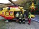 Motociclista finisce in un dirupo mentre percorre la Via del Sale. Elitrasportato al Santa Croce in gravi condizioni