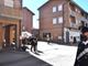 Mario Roggero ha sparato fuori dalla gioielleria: uno dei malviventi colpito alle spalle
