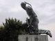 La Morra, a processo i presunti ladri ma della Statua del Vignaiolo nessuna traccia