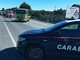 Auto si ribalta davanti al Bar Tom di Fossano: persona anziana incastrata, strada chiusa