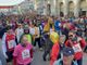 Più di 20 mila partecipanti, il rosso contro la violenza sulle donne e il cielo azzurro: successo per la Stracôni 2024