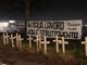Protesta delle Mascherine Tricolori: un cimitero davanti alle sedi Amazon di Torrazza e Vercelli