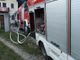 Vigili del fuoco e Aib al lavoro per spegnere l’incendio di Bibiana
