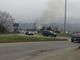 Un bus prende fuoco alla rotonda di Bibiana