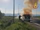 Un camper prende fuoco sulla statale 23 ad Airasca [FOTO]