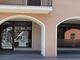 Tenta di sfondare a sprangate la porta di un bar a Pancalieri
