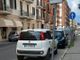 Pinerolo: Per consegnare la posta parcheggia nel posto dei disabili