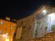 Led nel centro storico di Pinerolo: il Comune non toglierà più i vetri