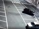 Vigone: prova a uscire dalla piazza vuota, ma urta il palo della luce [VIDEO]
