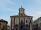 Si incatena di fronte al municipio di Vigone per protesta