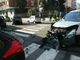 Scontro tra auto all’incrocio, ferita una persona [FOTO]