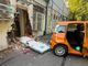 Fiat Panda come ariete contro la farmacia comunale, in fuga due donne incappucciate
