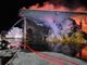 Le fiamme divorano un fienile a Isolabella: notte di lavoro per i vigili del fuoco [VIDEO]