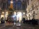 La magia del Natale illumina il cortile del Comune. Lo Russo: “Accensione albero simbolo di speranza e futuro”