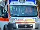 Scappa dalla polizia e si schianta contro un palo: morto ladro d'auto